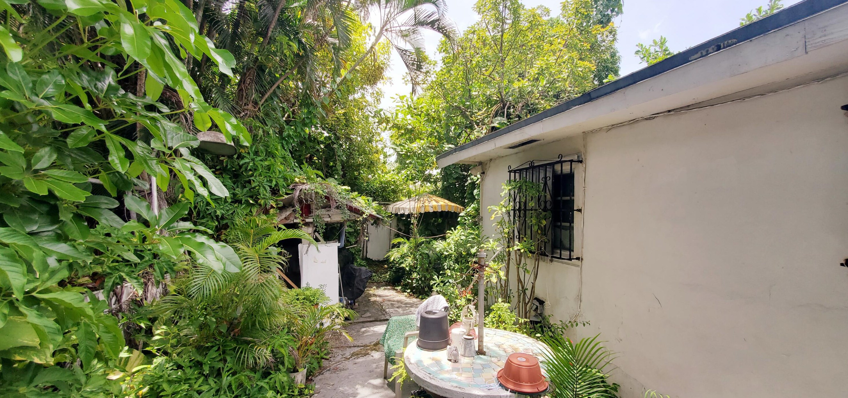 2620 205 St, Miami FL 33056-1227 exterior