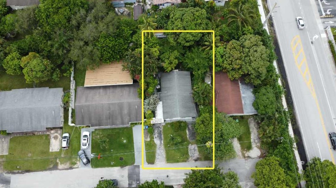 2620 205 St, Miami FL 33056-1227 exterior