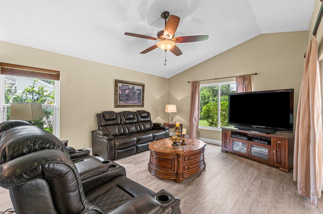 22075 Flower Dr, Boca Raton FL 33428-4627 exterior