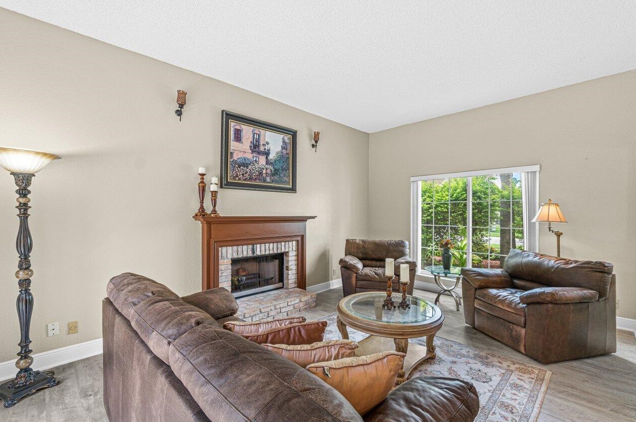 22075 Flower Dr, Boca Raton FL 33428-4627 exterior