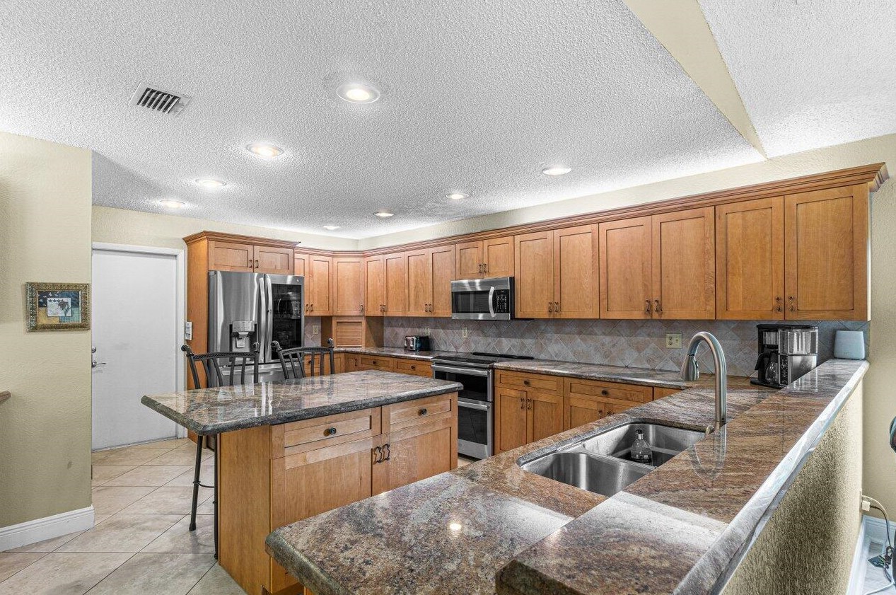 22075 Flower Dr, Boca Raton FL 33428-4627 exterior