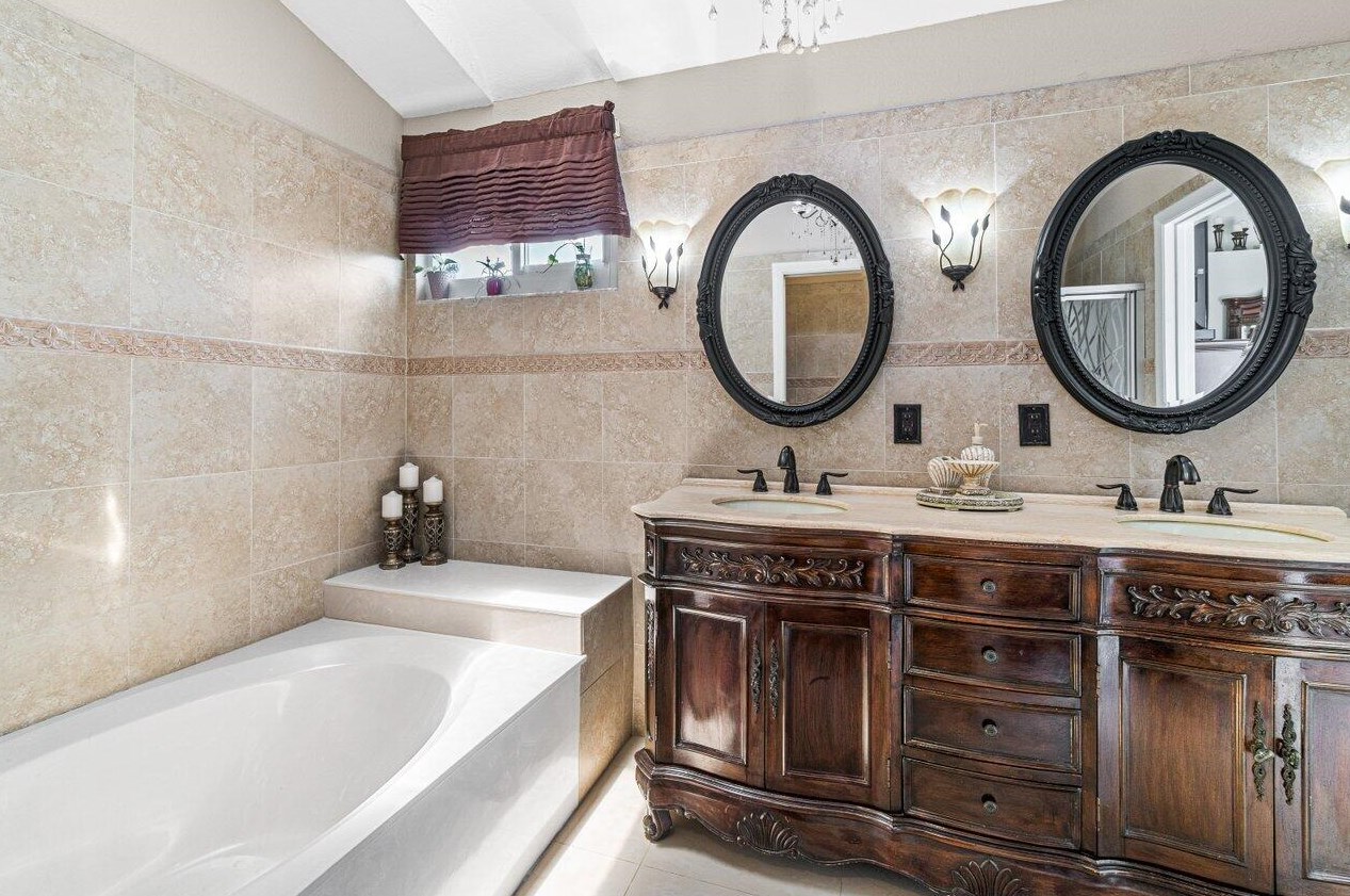 22075 Flower Dr, Boca Raton FL 33428-4627 exterior