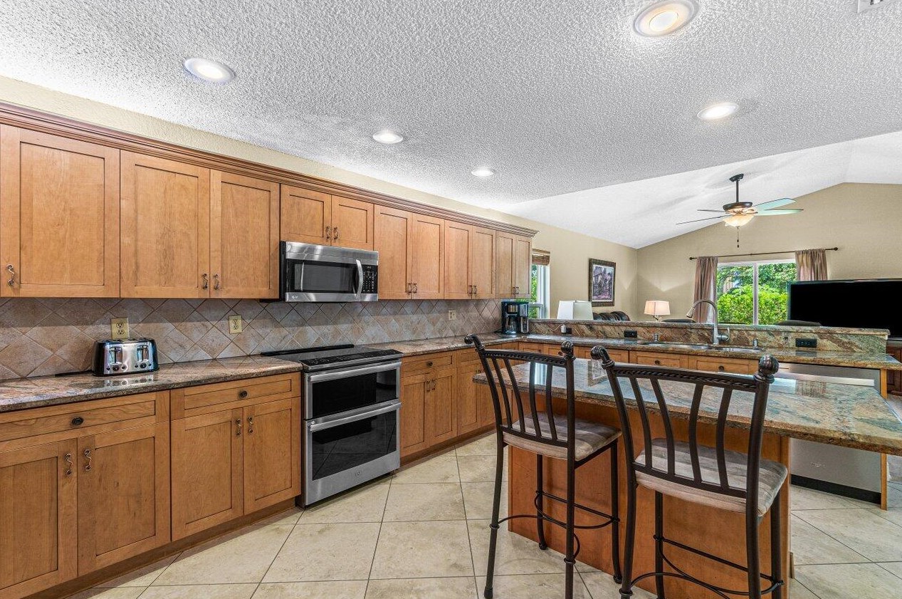 22075 Flower Dr, Boca Raton FL 33428-4627 exterior