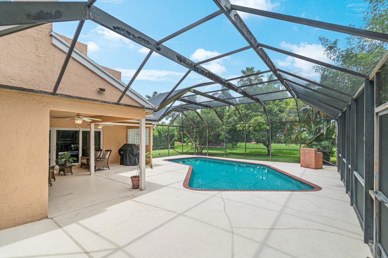 22075 Flower Dr, Boca Raton FL 33428-4627 exterior