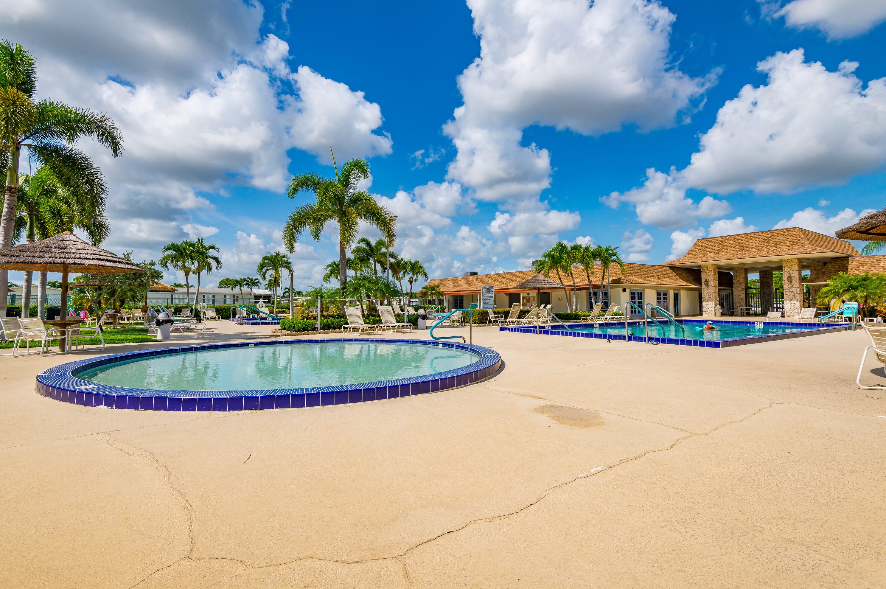 10021 Granada Bay, Boynton Beach FL 33436-2221 exterior