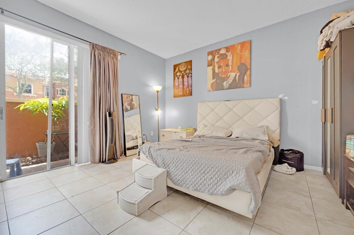 792 106th Ave, Hollywood FL  33025-6911 exterior