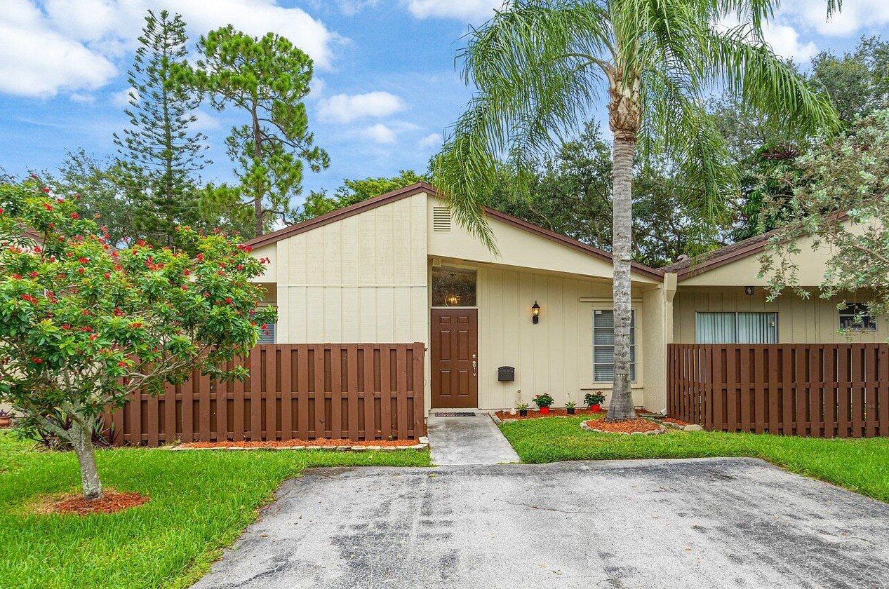 22543 Vistawood Way, Boca Raton FL  33428-5564 exterior