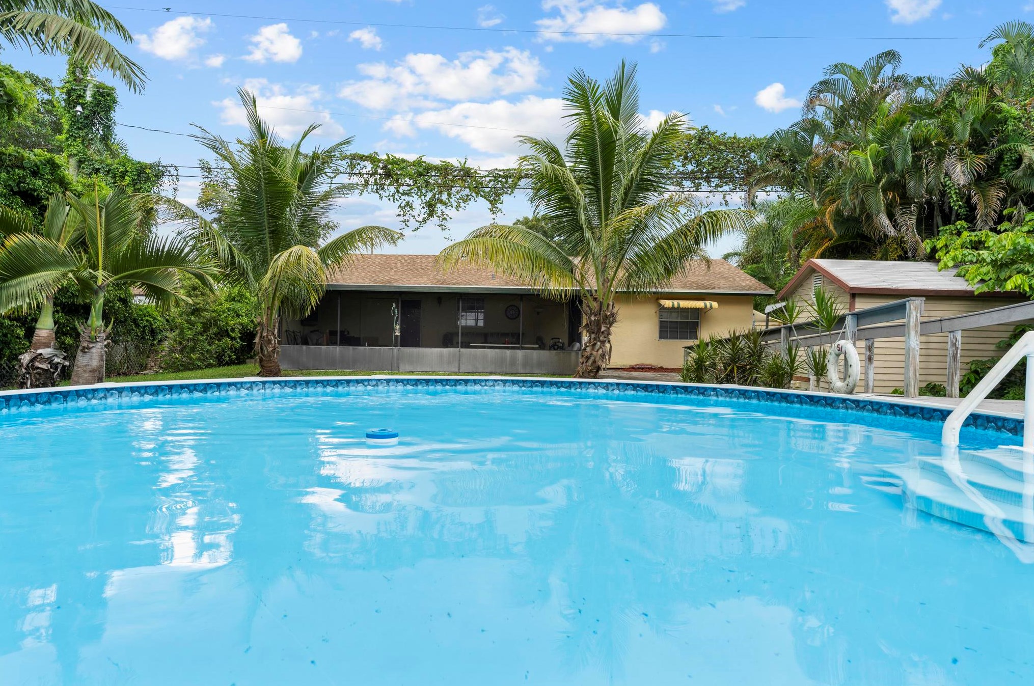 4782 Cambridge St, Lake Worth FL  33463-2272 exterior