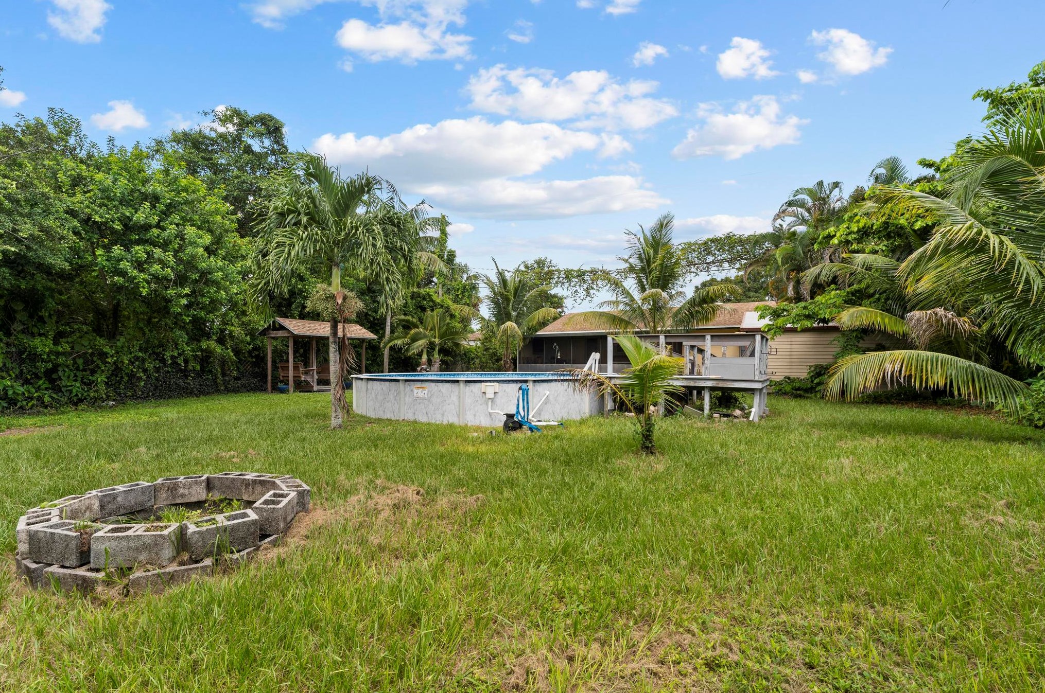 4782 Cambridge St, Lake Worth FL  33463-2272 exterior