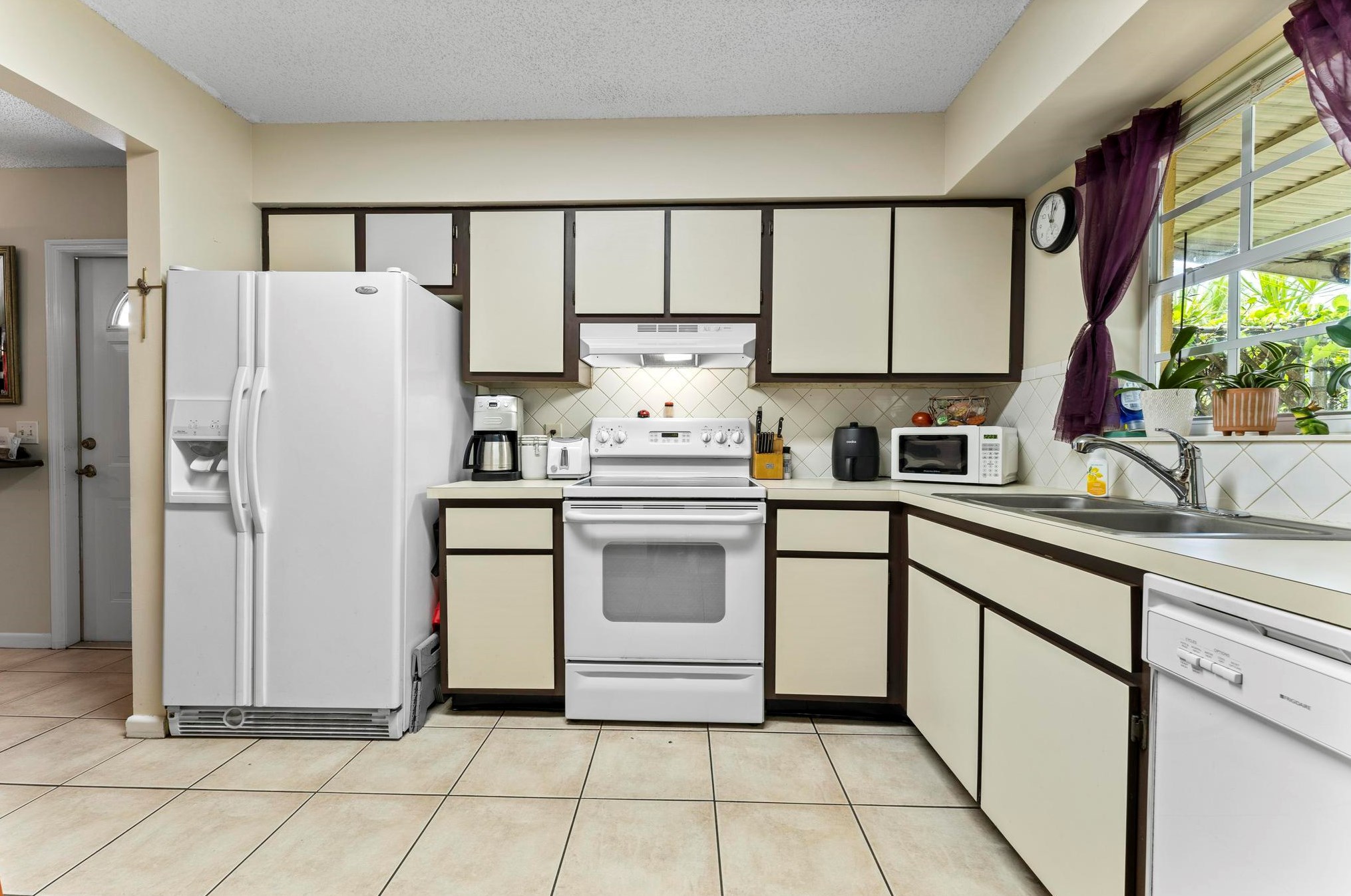 4782 Cambridge St, Lake Worth FL  33463-2272 exterior