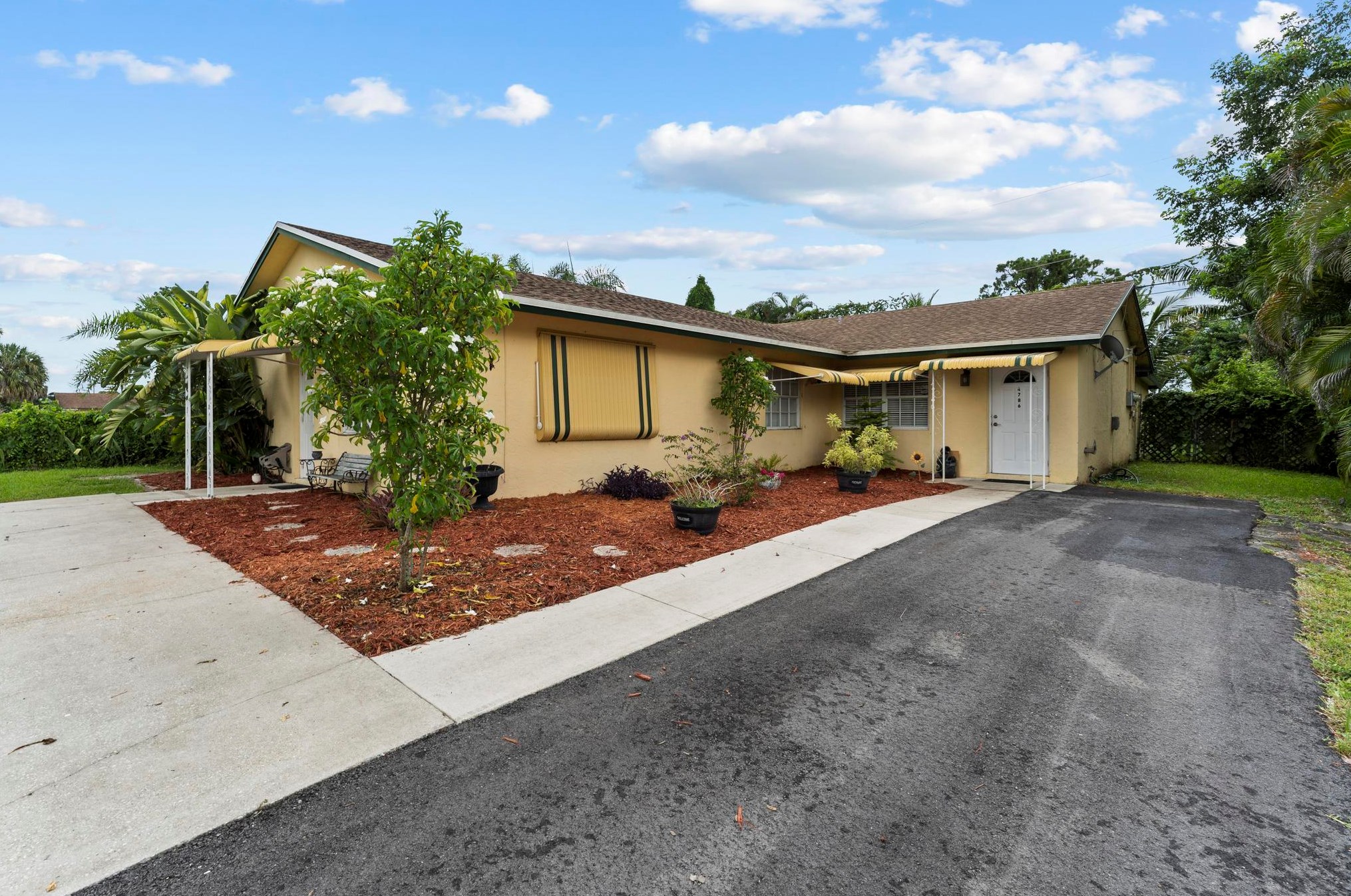 4782 Cambridge St, Lake Worth FL  33463-2272 exterior