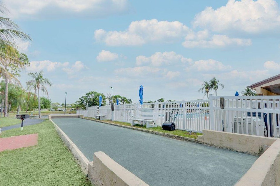 445 Pine Glen Ln, Lake Worth FL  33463-8543 exterior