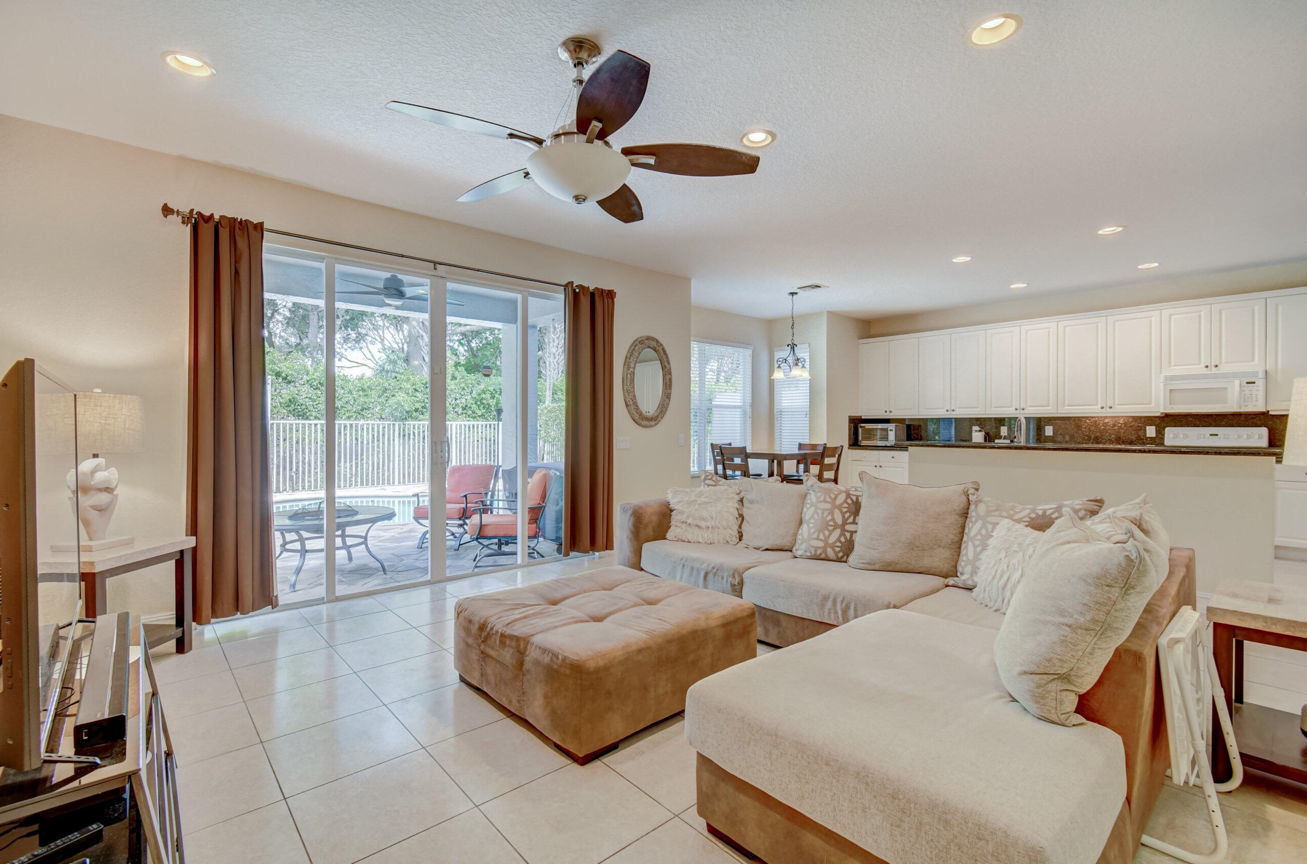 8955 Briarwood Meadow Ln, Boynton Beach FL 33473-7817 exterior