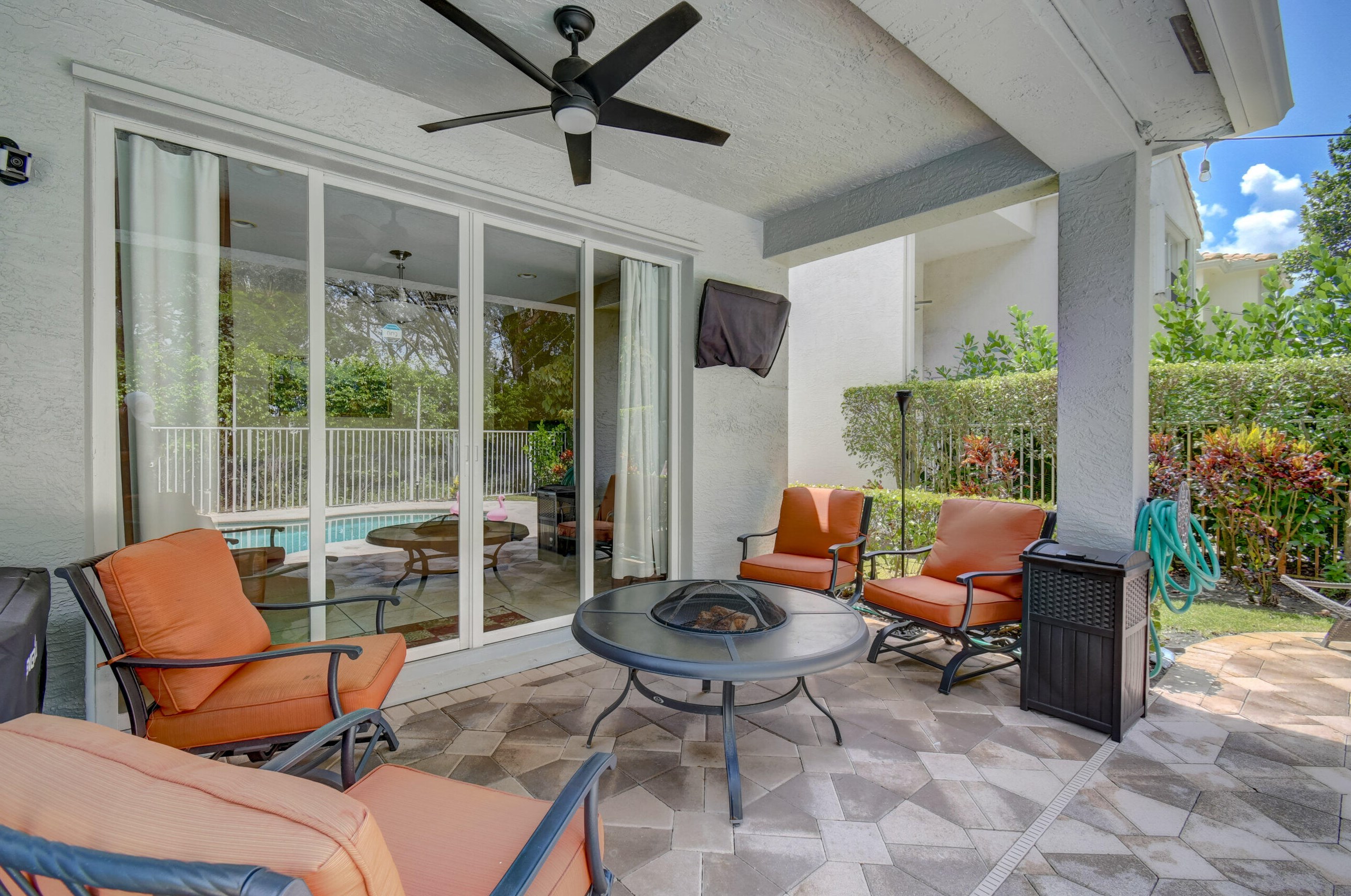 8955 Briarwood Meadow Ln, Boynton Beach FL 33473-7817 exterior