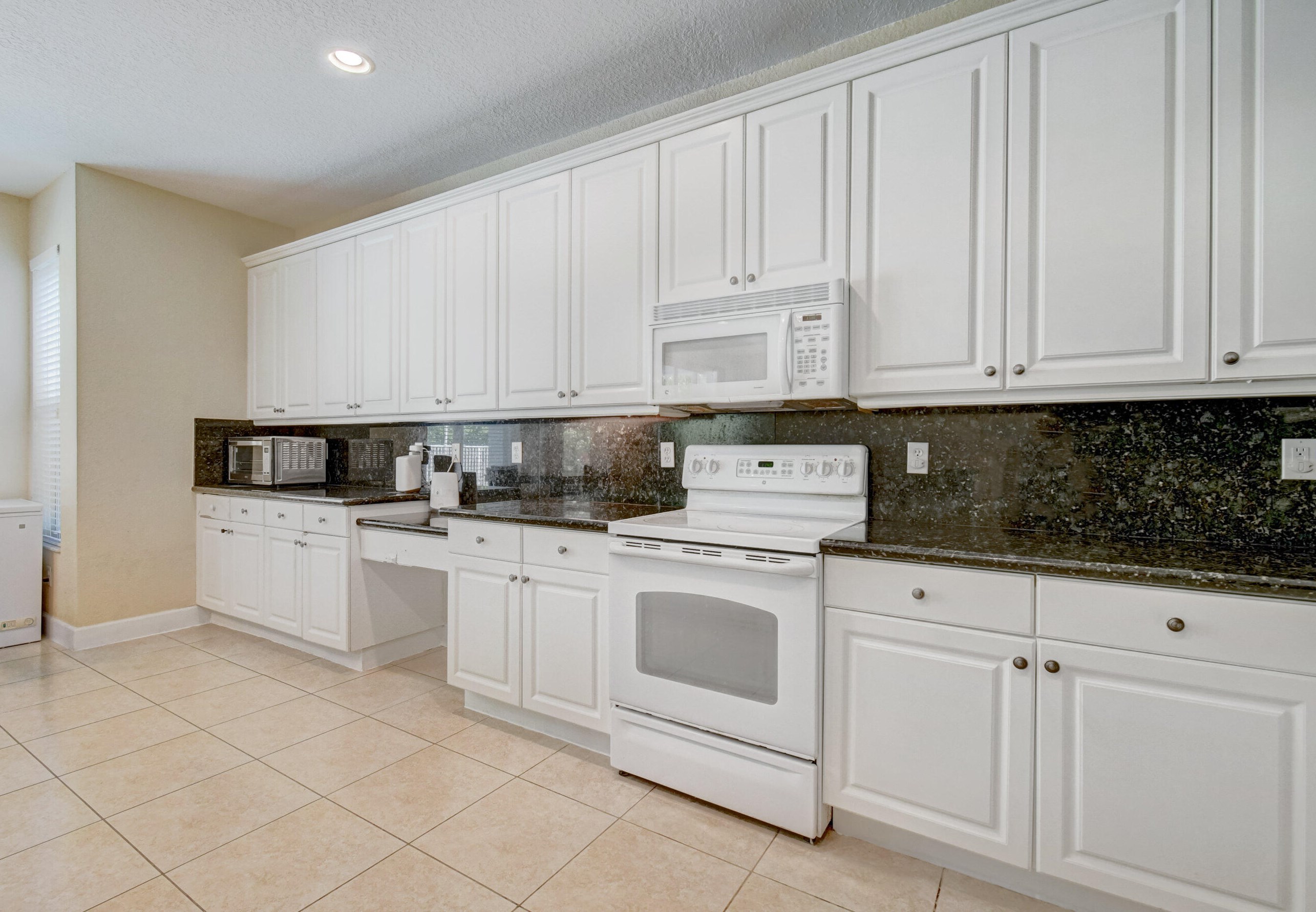 8955 Briarwood Meadow Ln, Boynton Beach FL 33473-7817 exterior