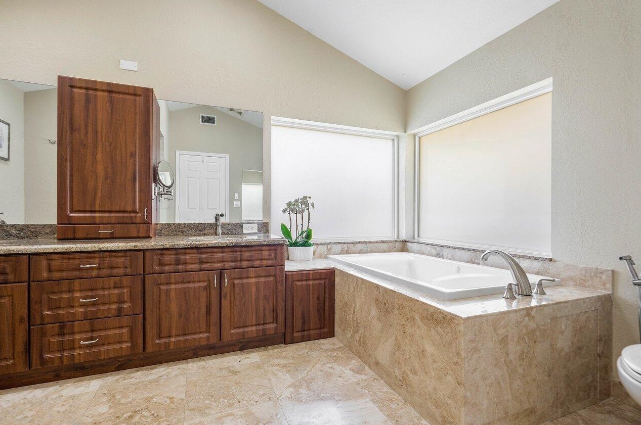 6190 Vis Linda Ln, Boca Raton FL 33433-8225 exterior