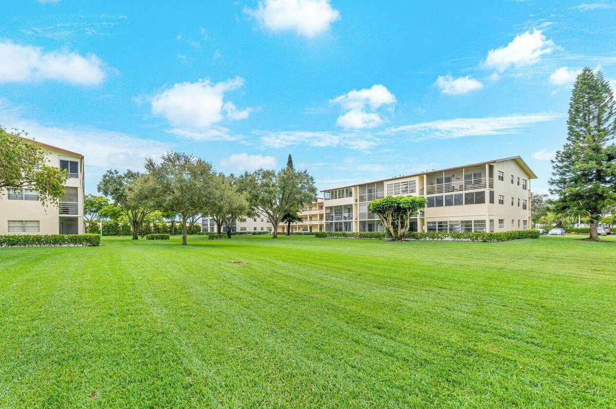 74 Mansfield B, Boca Raton FL 33434-4924 exterior