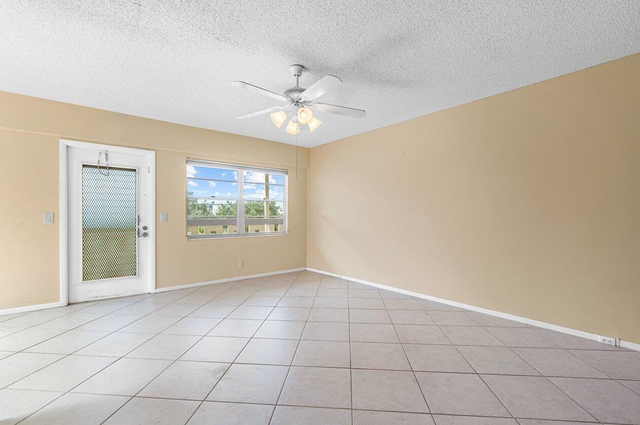 74 Mansfield B, Boca Raton FL 33434-4924 exterior