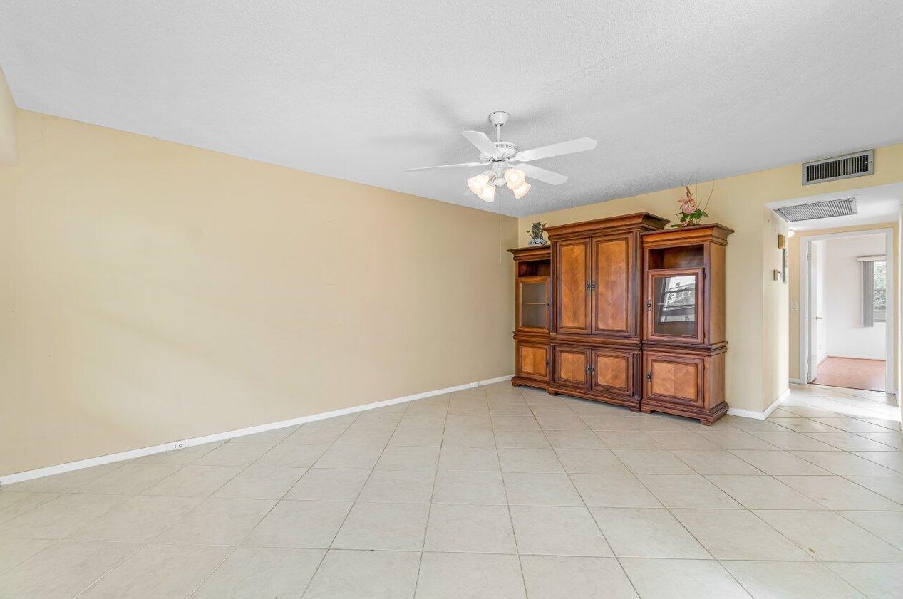 74 Mansfield B, Boca Raton FL 33434-4924 exterior