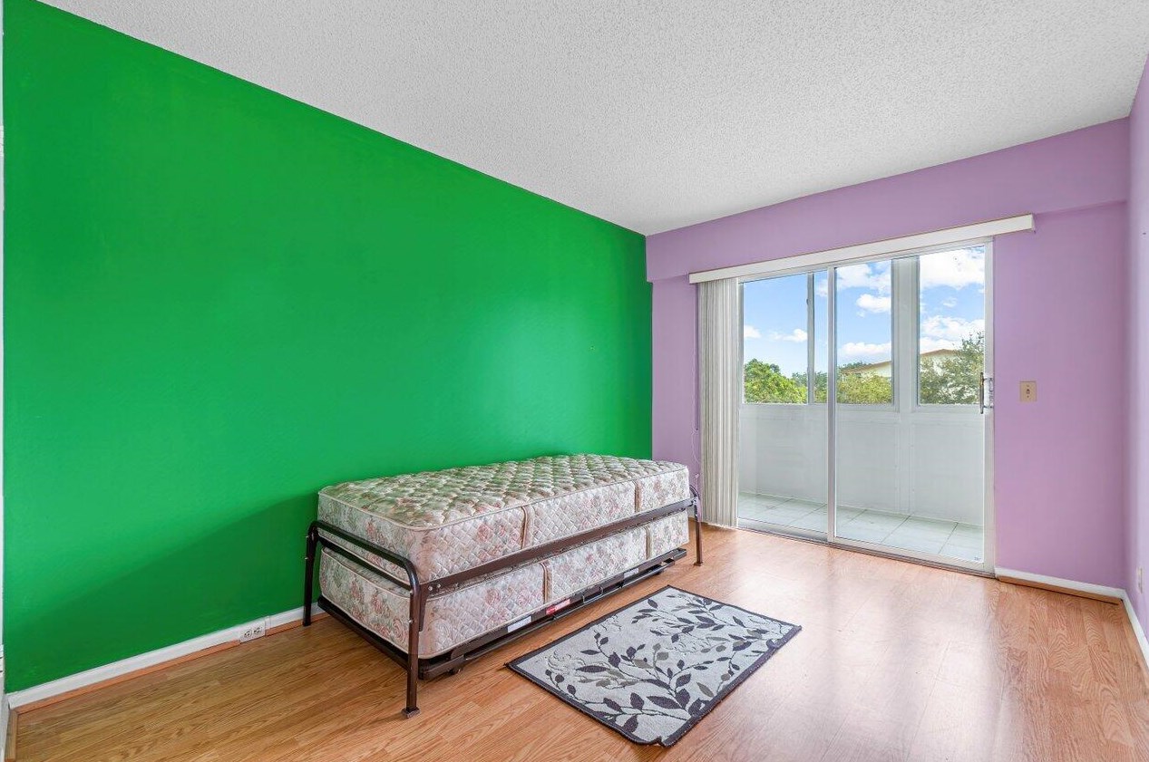 74 Mansfield B, Boca Raton FL 33434-4924 exterior