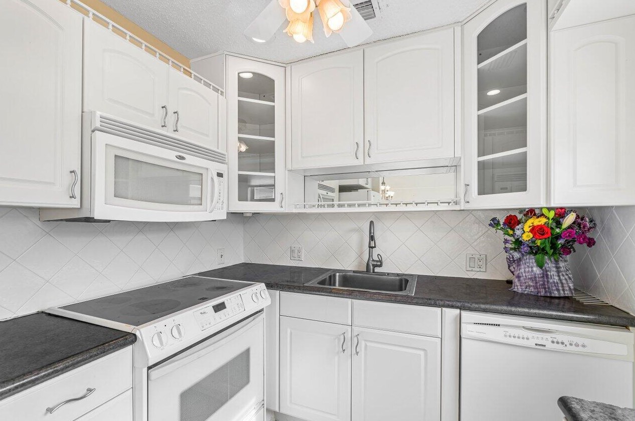 74 Mansfield B, Boca Raton FL 33434-4924 exterior