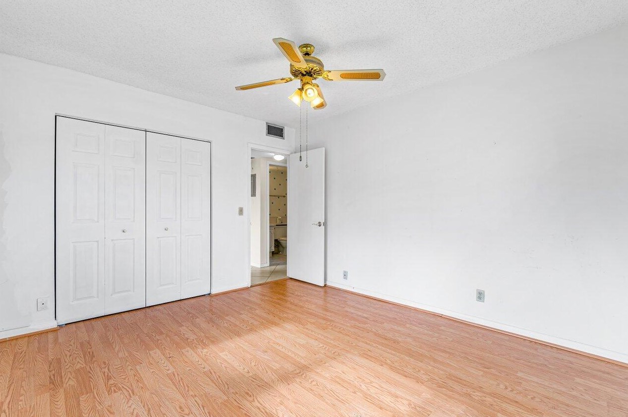 74 Mansfield B, Boca Raton FL 33434-4924 exterior