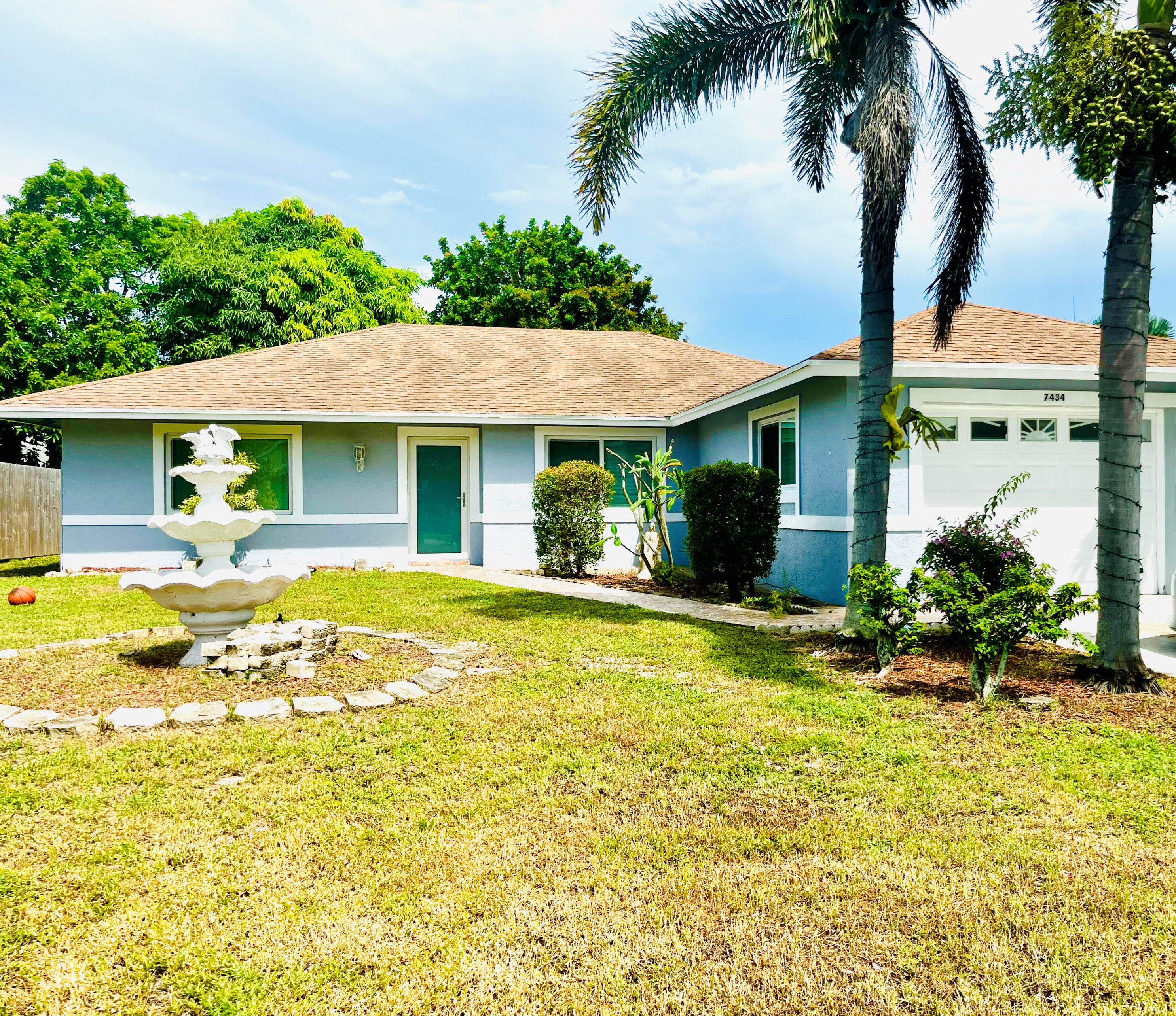 7434 Thatcher Ave, Lake Worth FL  33462-5244 exterior