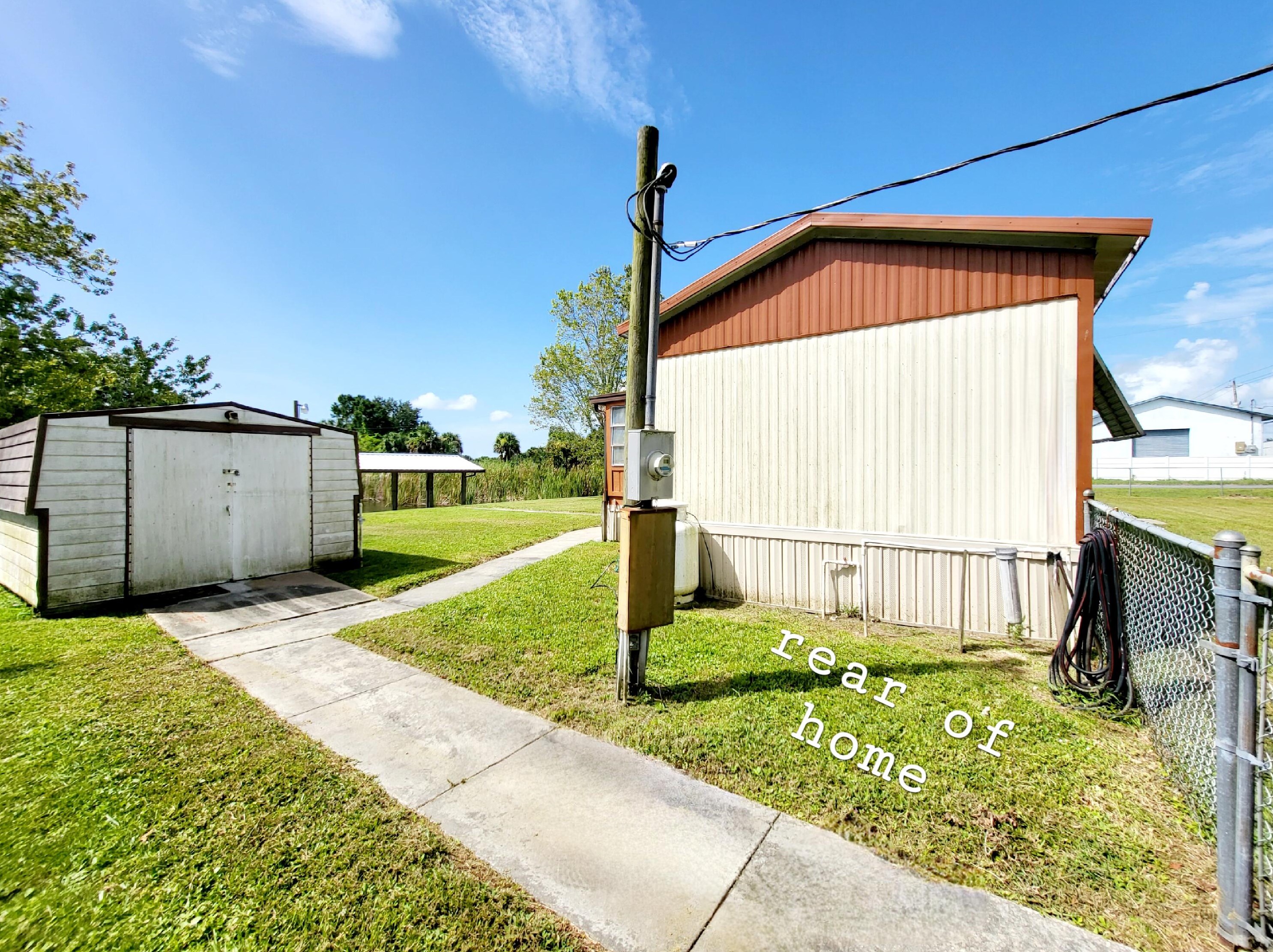 1031 Lk Dr, Okeechobee FL 34974-0299 exterior