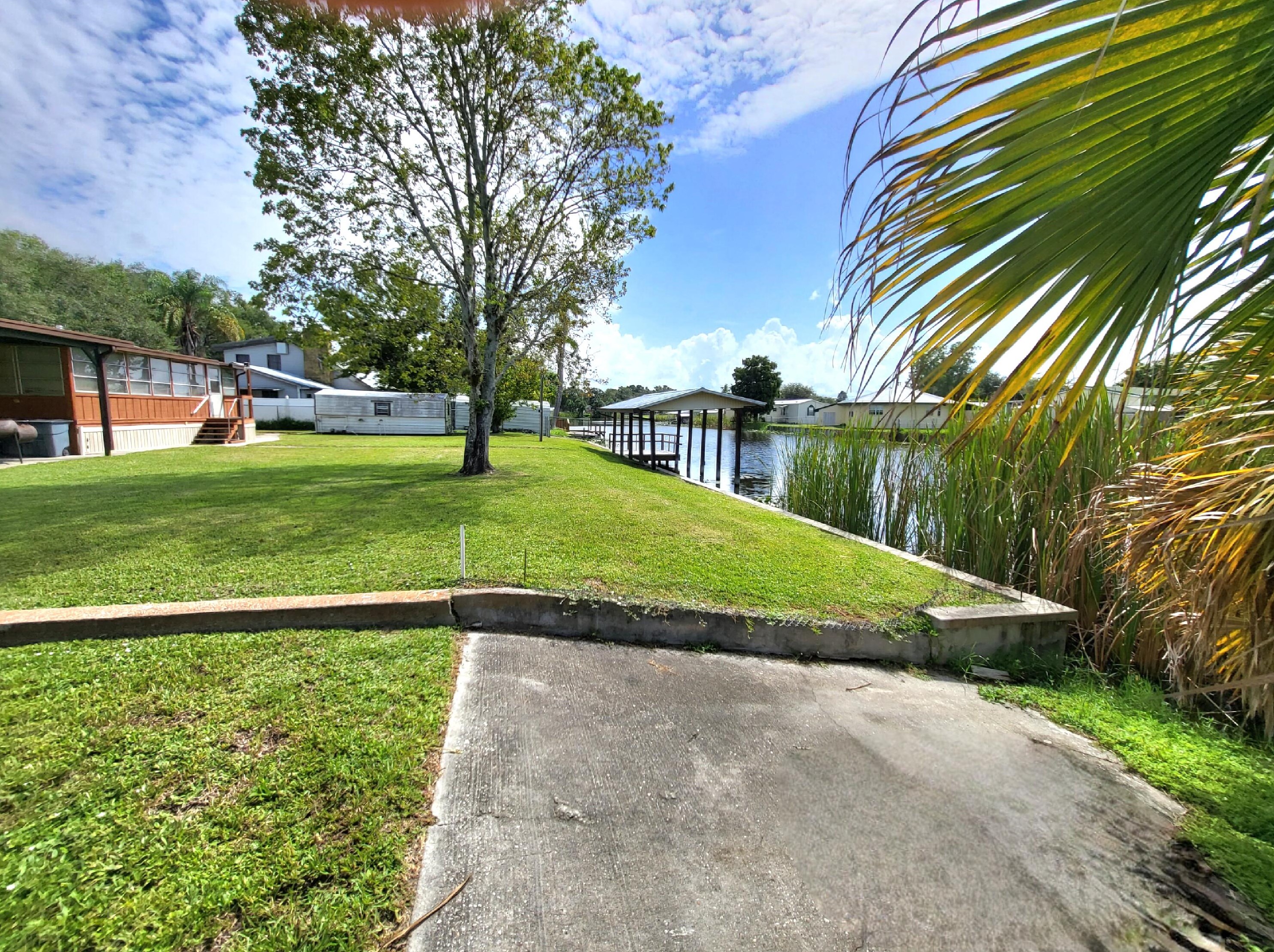 1031 Lk Dr, Okeechobee FL 34974-0299 exterior