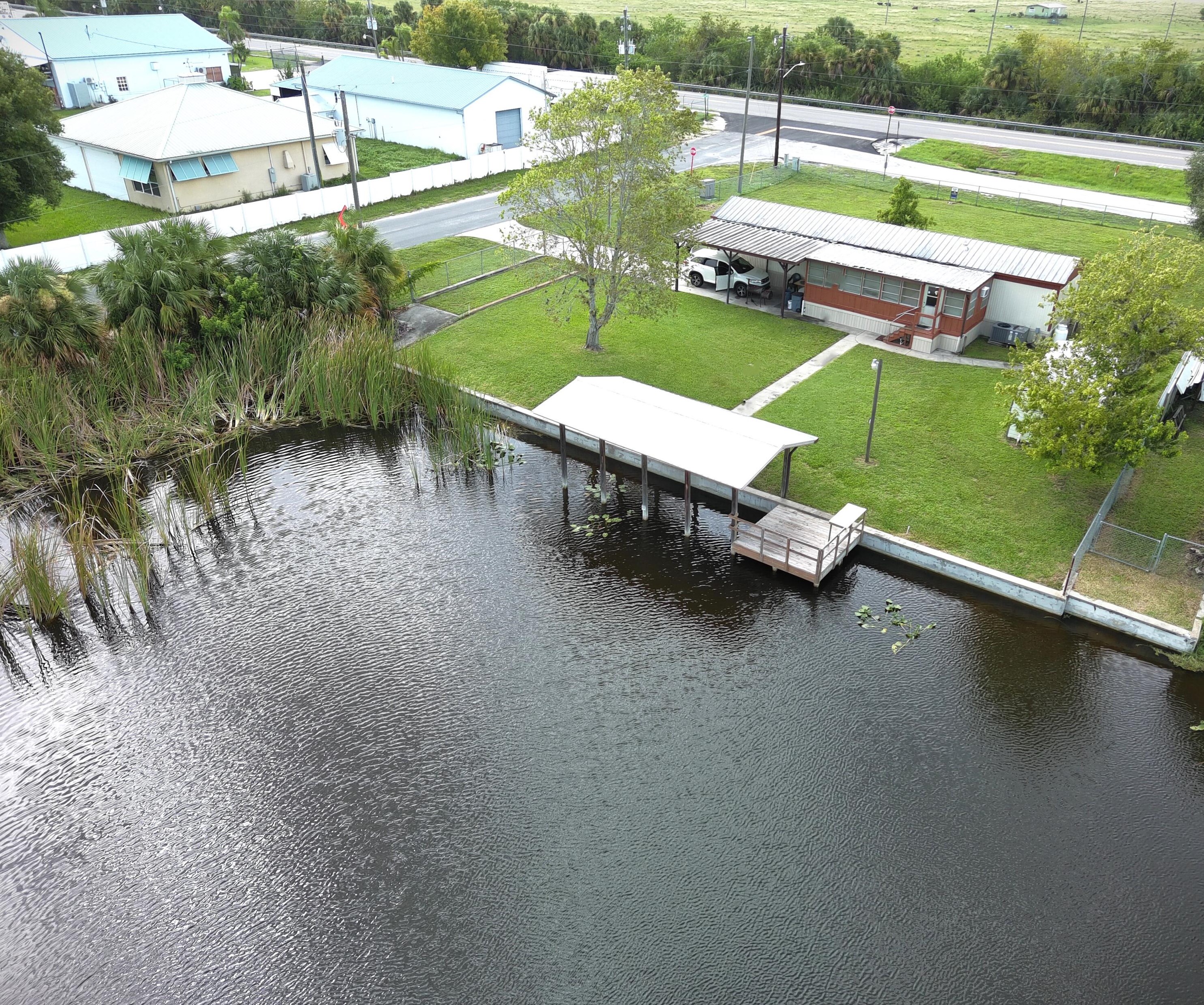 1031 Lk Dr, Okeechobee FL 34974-0299 exterior