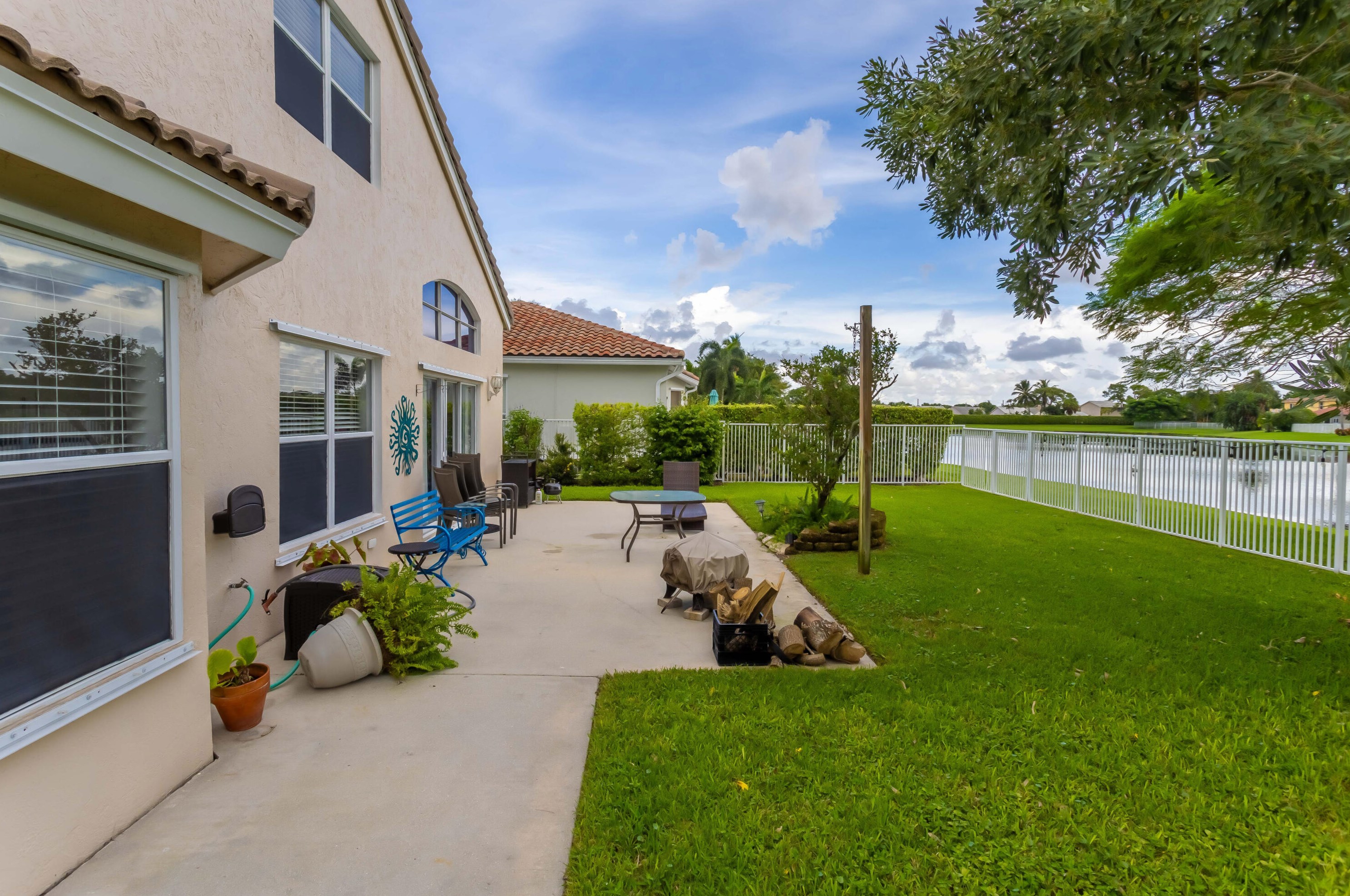 6006 Las Colinas Cir, Lake Worth FL 33463-6560 exterior