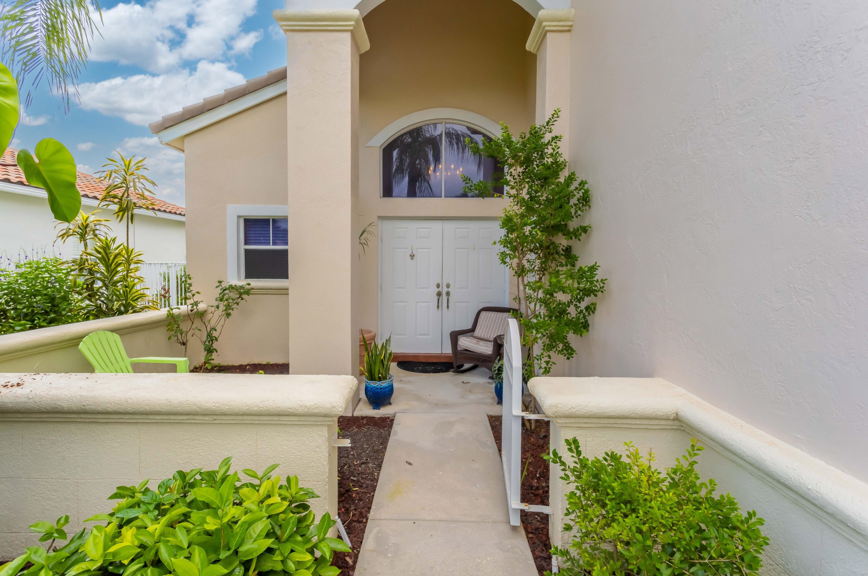 6006 Las Colinas Cir, Lake Worth FL 33463-6560 exterior