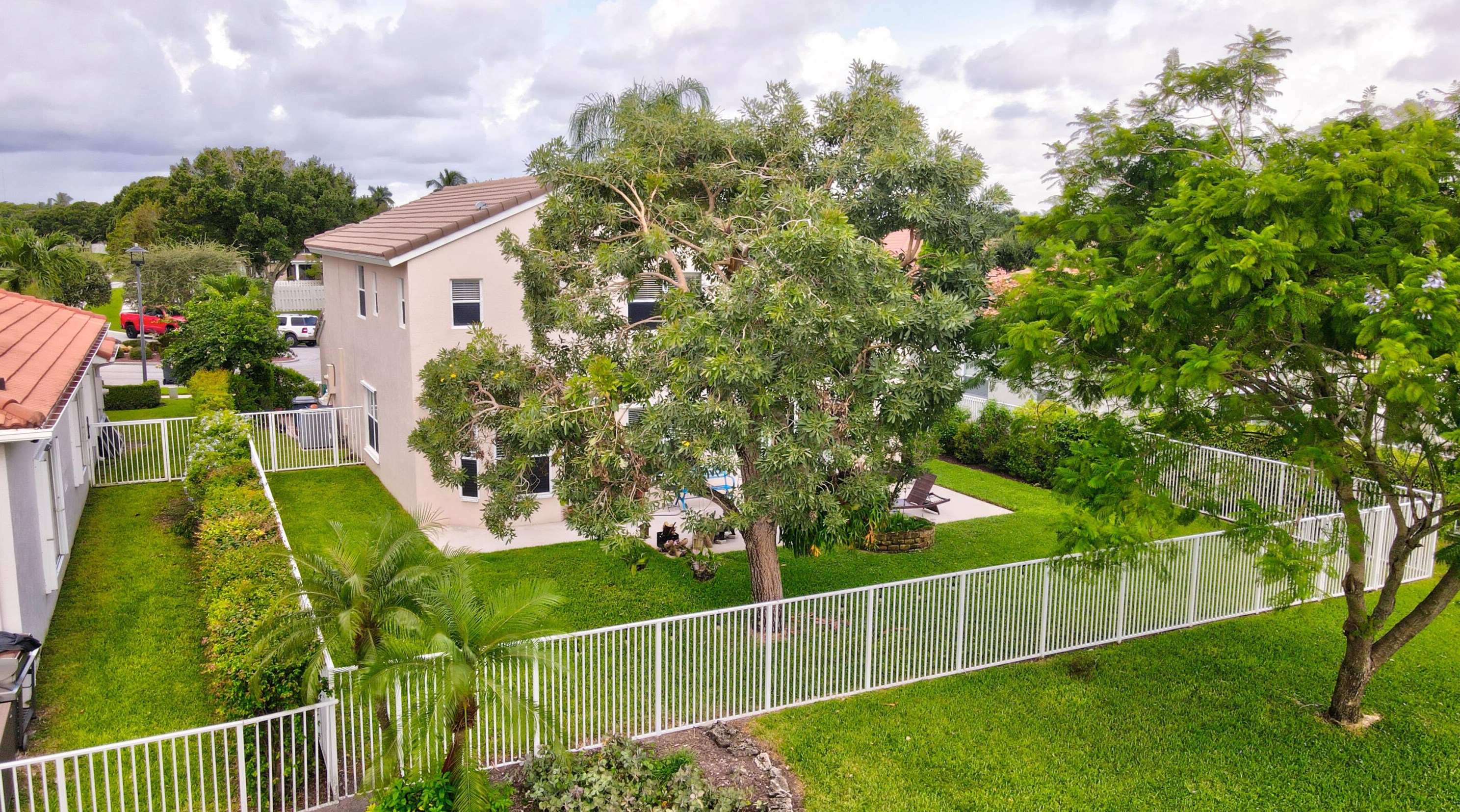6006 Las Colinas Cir, Lake Worth FL 33463-6560 exterior