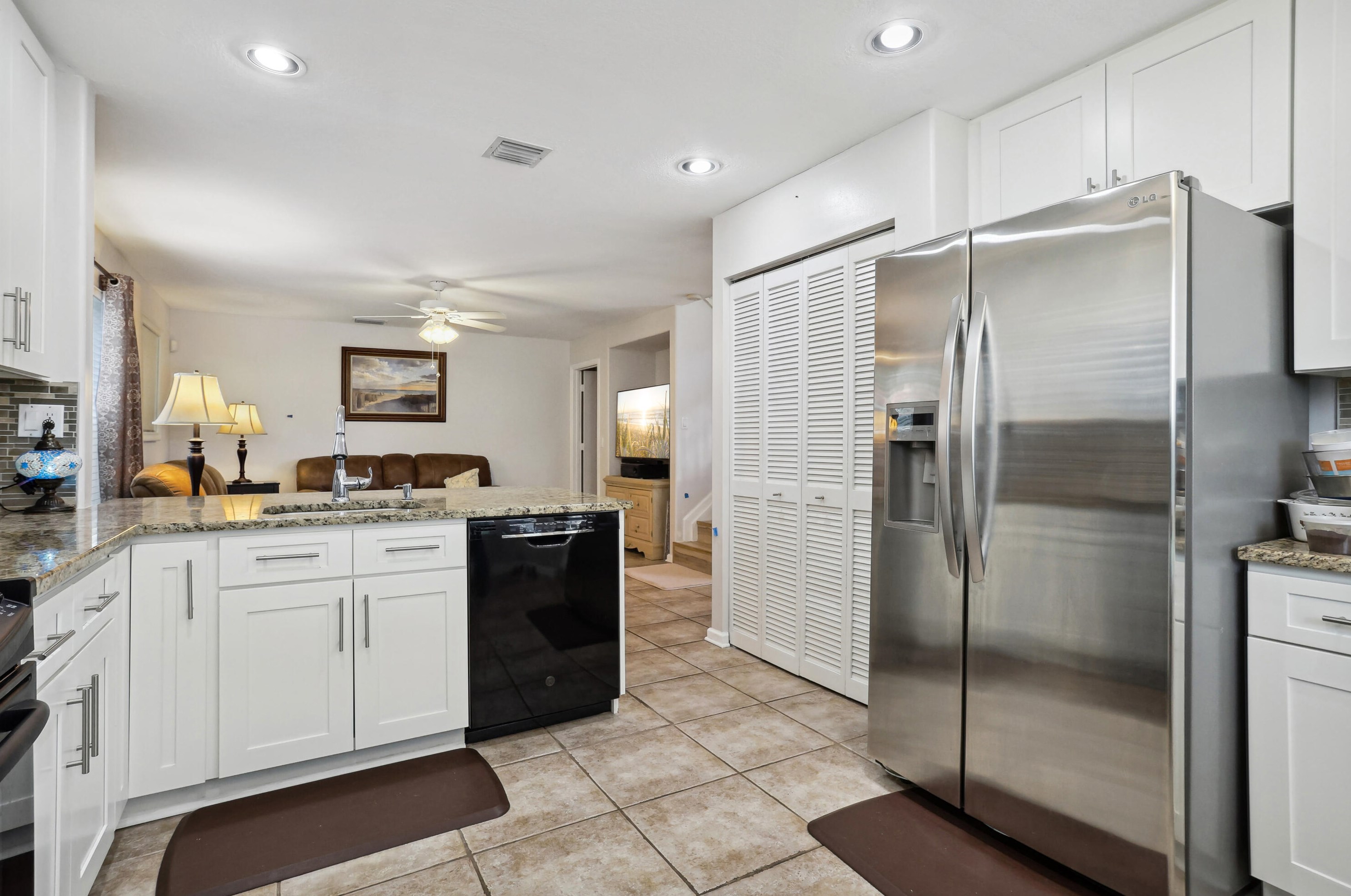 6006 Las Colinas Cir, Lake Worth FL 33463-6560 exterior