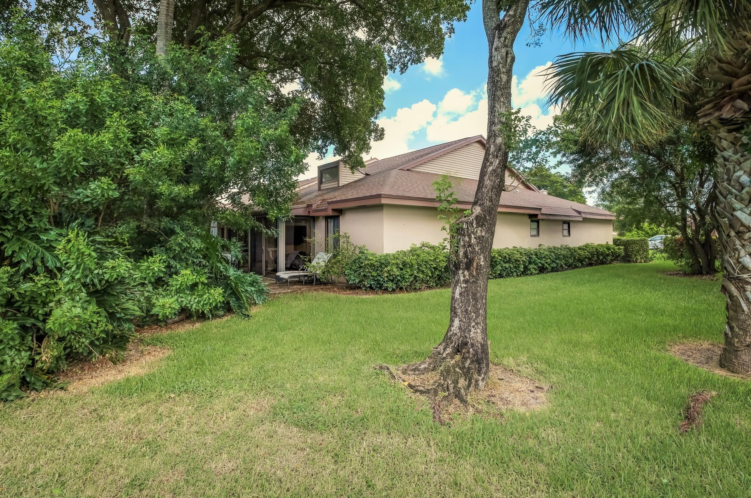 6764 Versailles Ct, Lake Worth FL  33467-5062 exterior