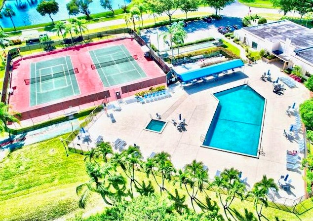 9111 Tracy Ct, Boca Raton FL  33496-2169 exterior