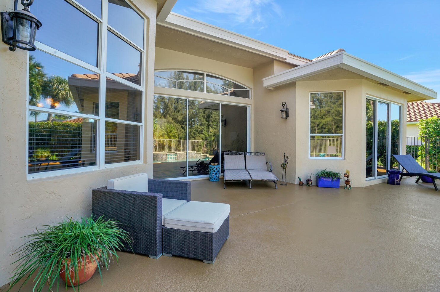 8211 Muirhead Cir, Boynton Beach FL 33472-5064 exterior