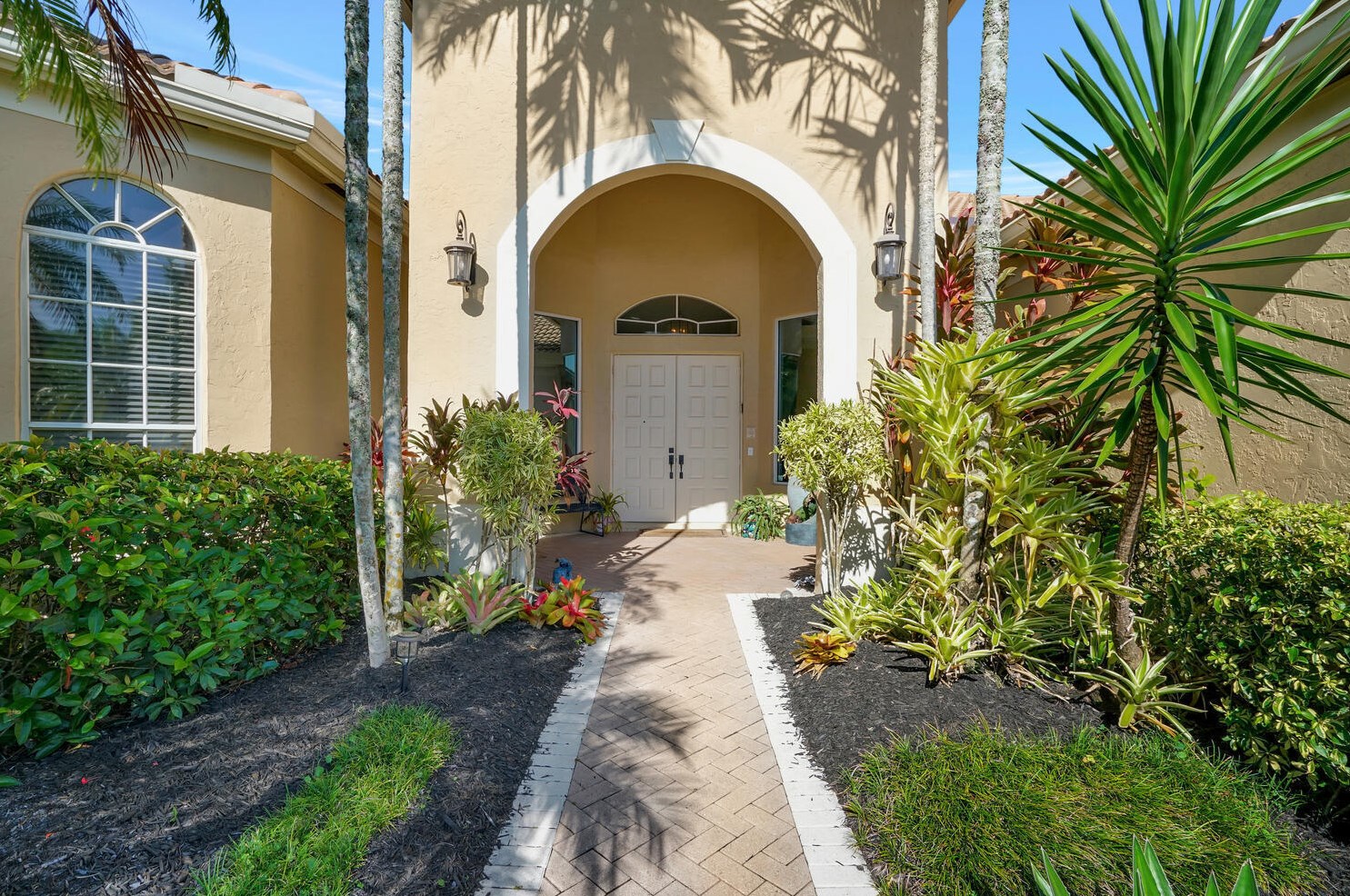 8211 Muirhead Cir, Boynton Beach FL 33472-5064 exterior