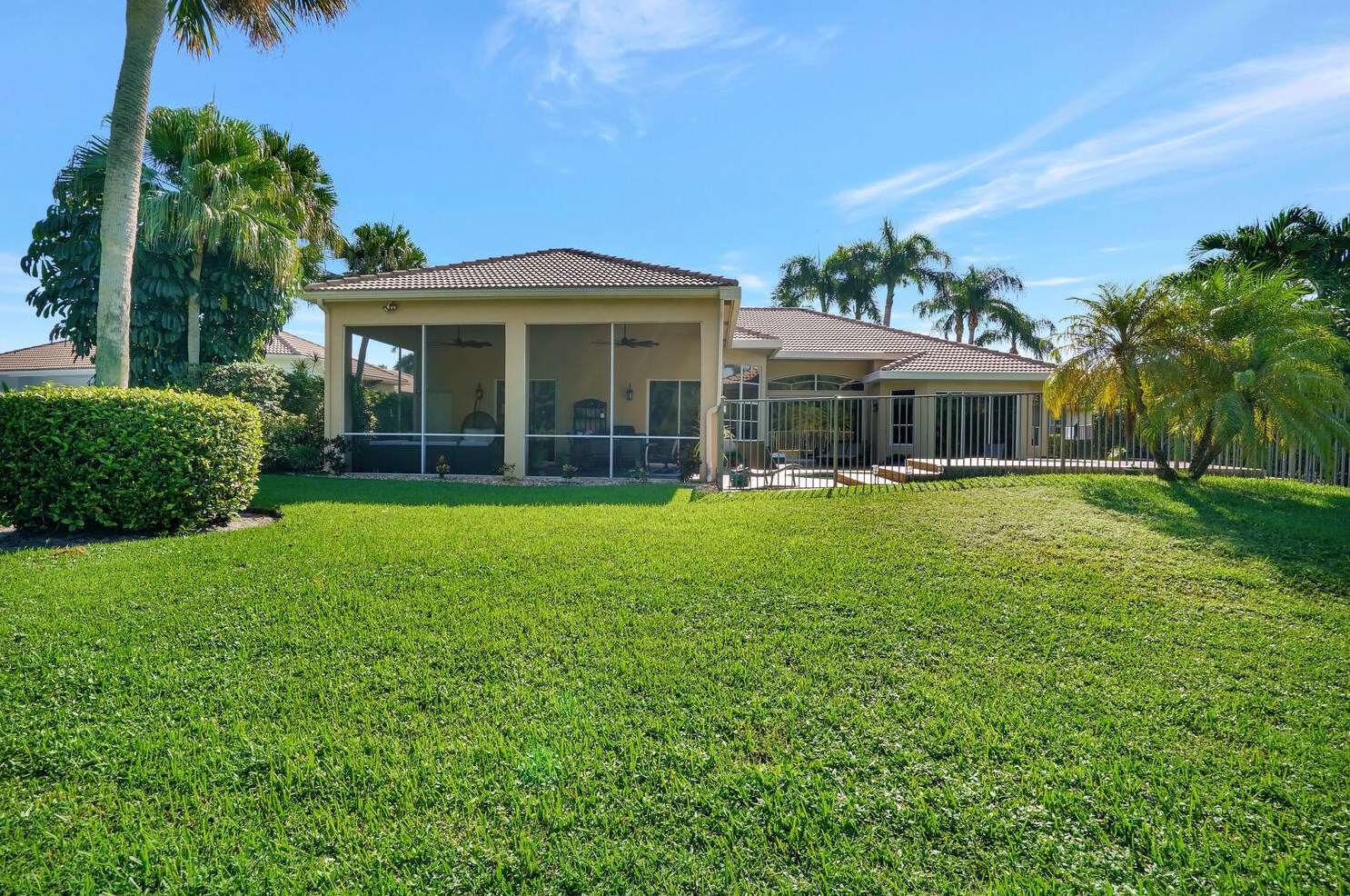 8211 Muirhead Cir, Boynton Beach FL 33472-5064 exterior