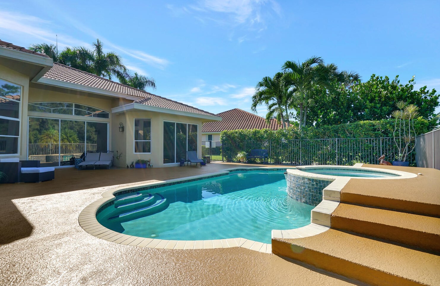 8211 Muirhead Cir, Boynton Beach FL 33472-5064 exterior