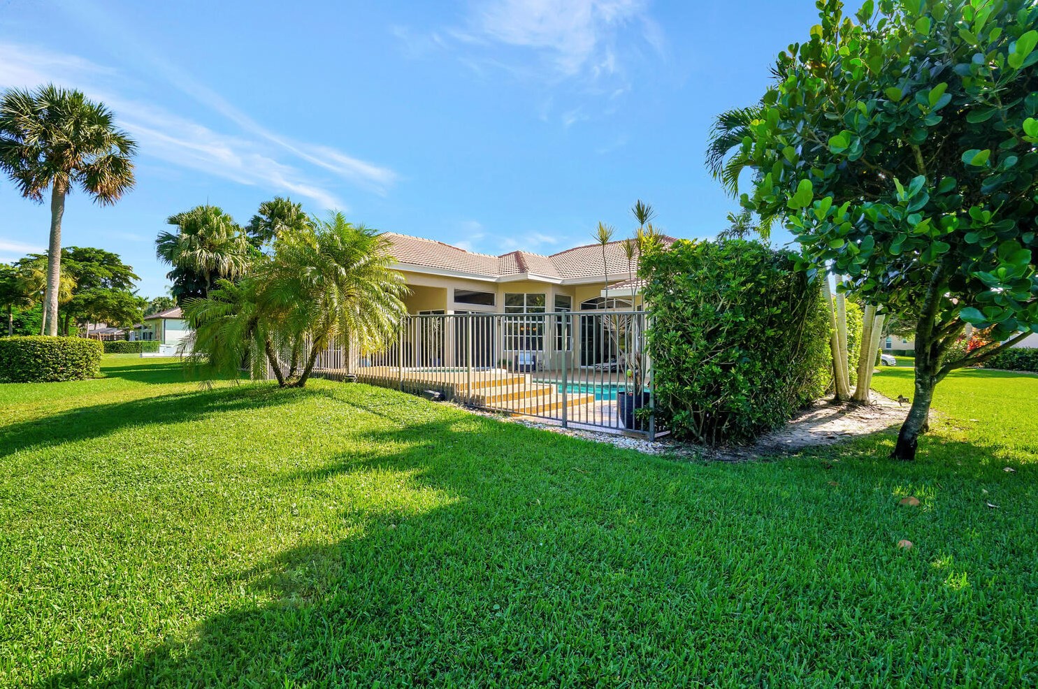 8211 Muirhead Cir, Boynton Beach FL 33472-5064 exterior