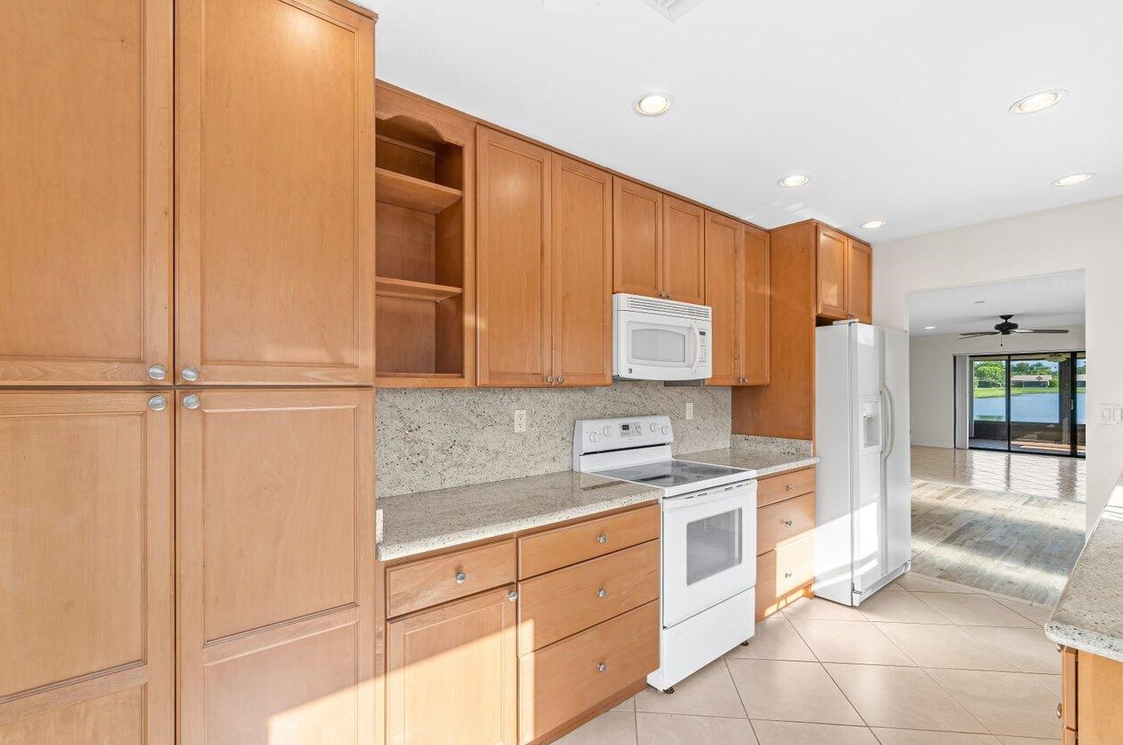 5397 Mirror Lakes Blvd, Boynton Beach FL  33472-1217 exterior