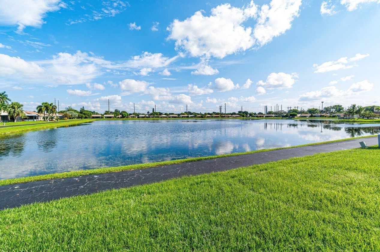 5397 Mirror Lakes Blvd, Boynton Beach FL  33472-1217 exterior