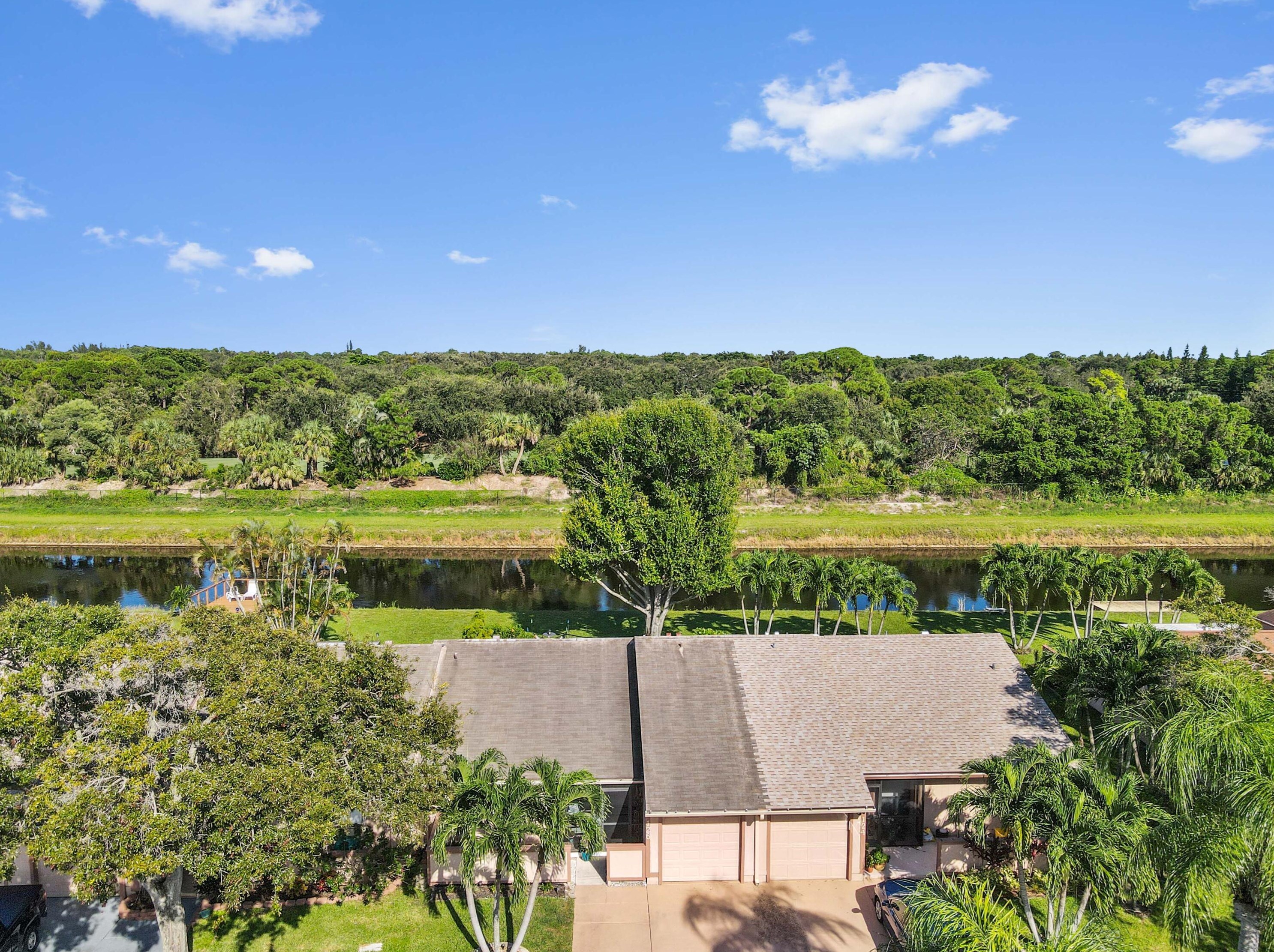 126 Mayfair Ln, Boynton Beach FL  33426-8130 exterior