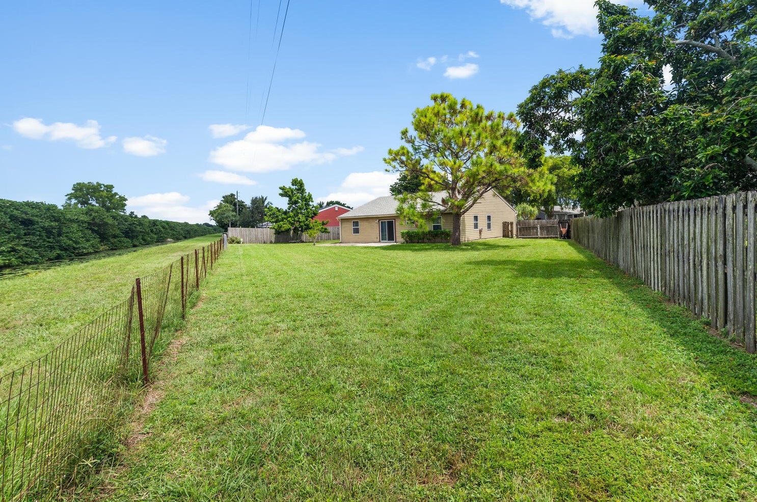 5190 Canal Cir, Lake Worth FL 33467-1840 exterior