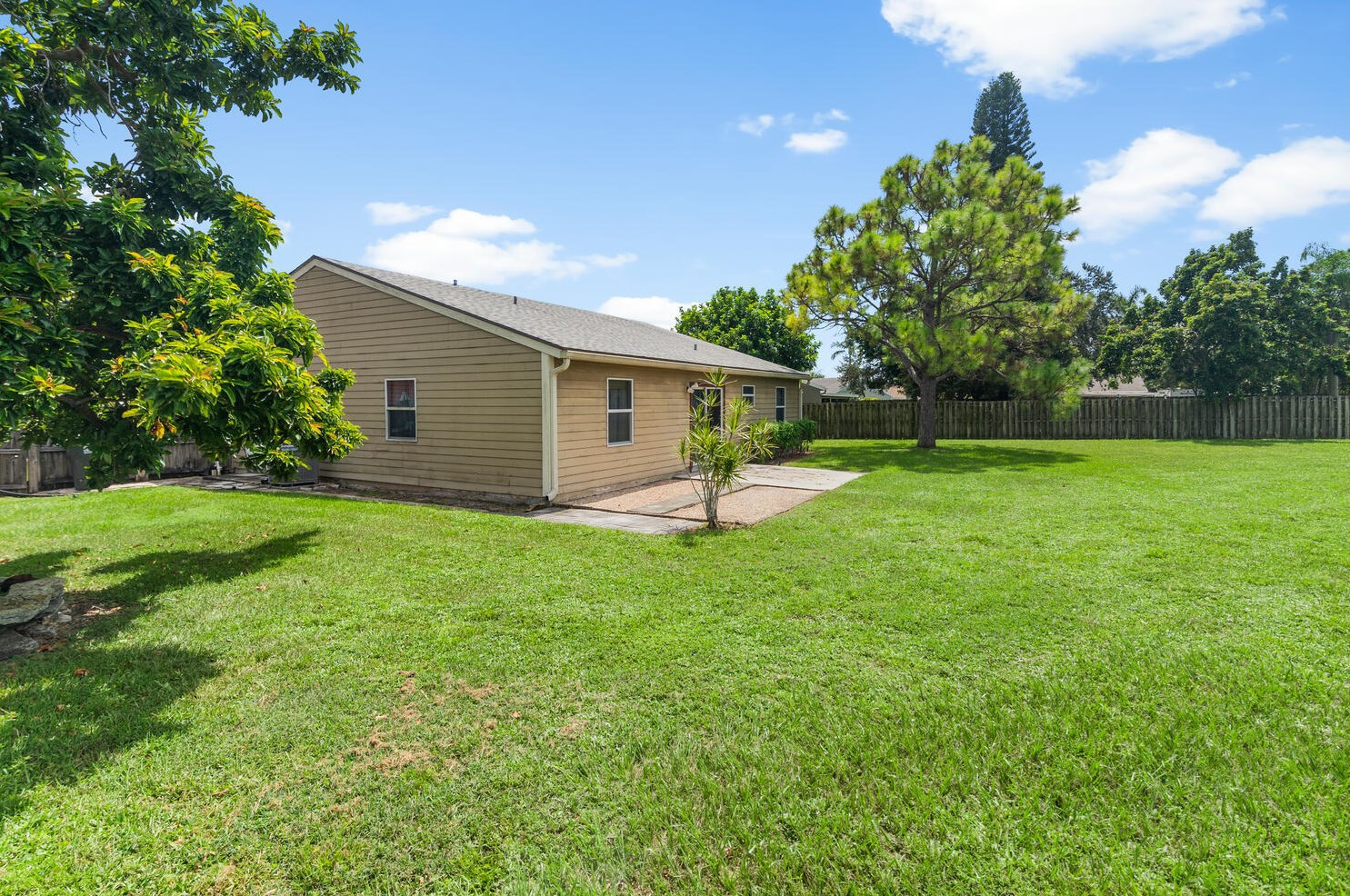 5190 Canal Cir, Lake Worth FL 33467-1840 exterior