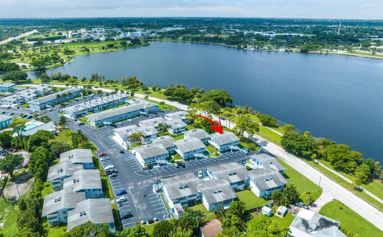 2004 Lake Osborne Dr, Lake Worth FL 33461-5690 exterior