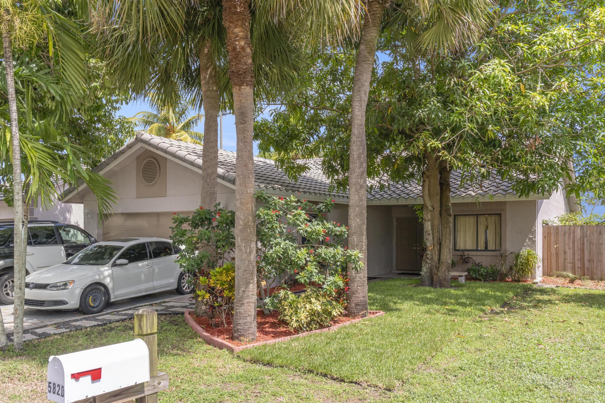 5820 Strawberry Lakes Cir, Lake Worth, FL 33463 MLS RX10922771