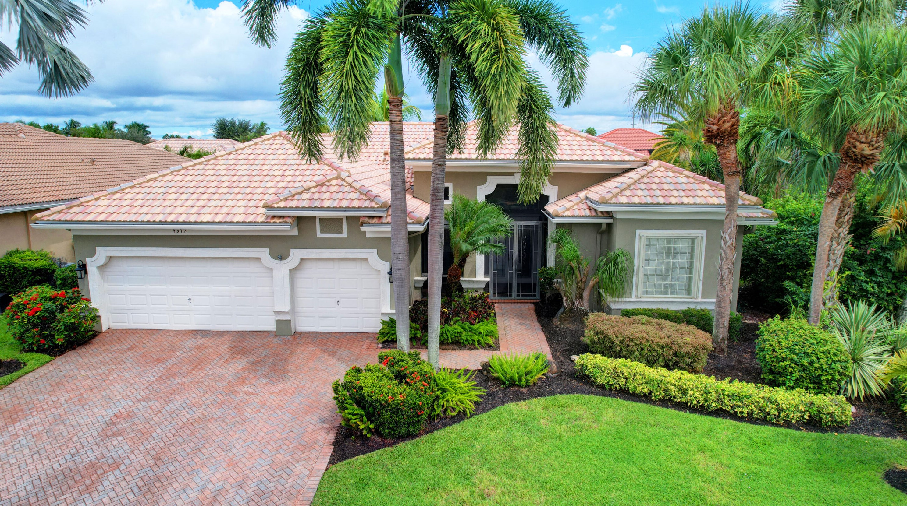 4372 Silver Glen Dr, Lake Worth FL 33449-8327 exterior