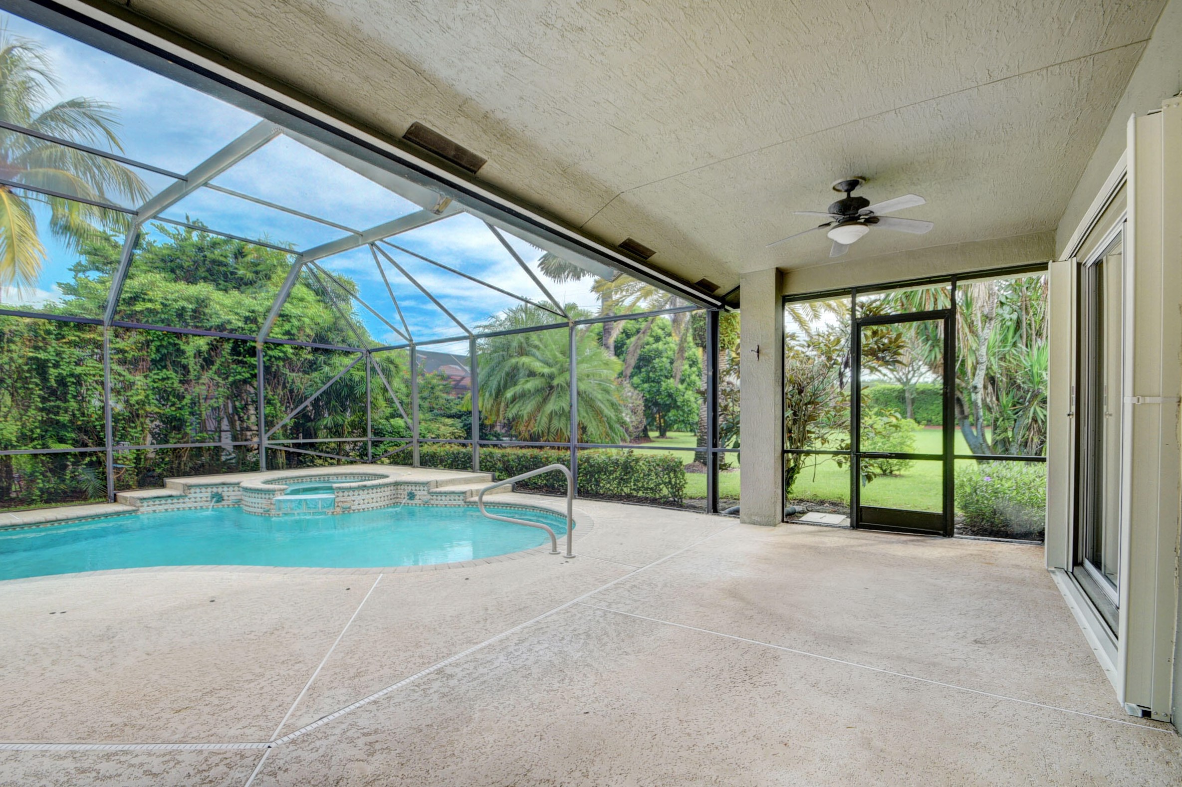 4372 Silver Glen Dr, Lake Worth FL 33449-8327 exterior